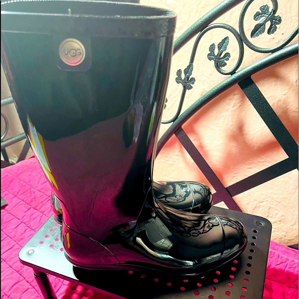 Ugg Shaye rain boots